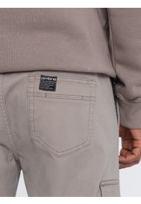 Ombre Clothing - Męskie spodnie JOGGERY z zapinanymi kieszeniami cargo - ciemnobeżowe V2 OM-PAJO-0125 - XXL. Okazja: na co dzień. Kolor: beżowy. Materiał: bawełna, elastan. Wzór: aplikacja. Styl: casual #2