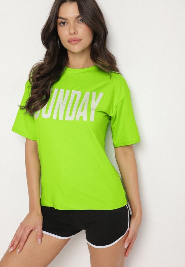 Born2be - Zielono-Czarny Komplet T-shirt z Nadrukiem i Szorty z Lamówką Aravonne. Kolor: zielony. Materiał: materiał. Wzór: nadruk