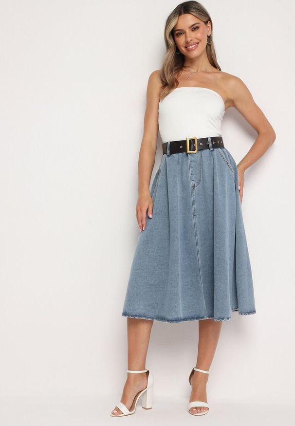 Born2be - Niebieska Jeansowa Spódnica Midi z Paskiem Suera. Kolor: niebieski. Materiał: jeans
