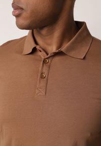 Born2be - Brązowa Gładka Koszulka Polo o Klasycznym Kroju Sinopea. Okazja: na co dzień, do pracy, na spotkanie biznesowe. Typ kołnierza: polo. Kolor: brązowy. Materiał: jeans. Wzór: gładki. Styl: klasyczny #7