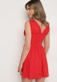 Born2be - Czerwona Sukienka Vices o Rozkloszowanym Kroju z Wiązaniem Foliseia. Okazja: na co dzień. Typ kołnierza: dekolt w kształcie V. Kolor: czerwony. Materiał: poliester, jeans. Długość rękawa: bez rękawów. Styl: elegancki, casual, klasyczny #6