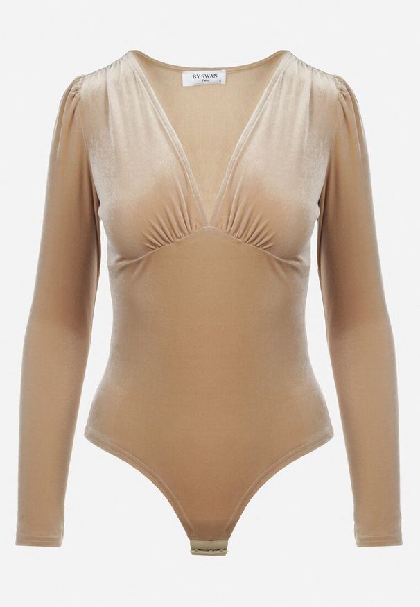 Born2be - Jasnobeżowe Welurowe Body z Głębokim Dekoltem Fennia. Kolor: beżowy. Materiał: welur. Długość rękawa: długi rękaw. Długość: długie. Sezon: zima, jesień. Styl: elegancki
