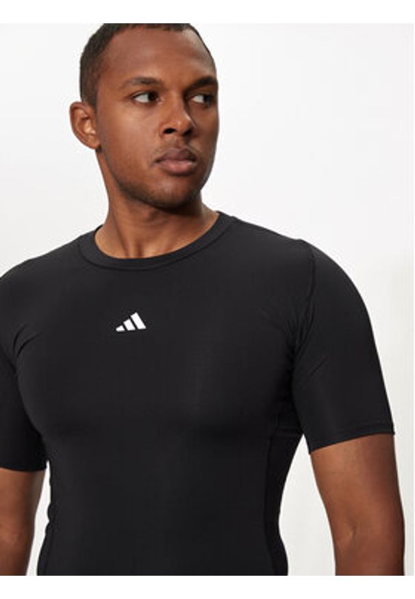 Adidas - adidas Koszulka techniczna Techfit Compression JE6698 Czarny Slim Fit. Kolor: czarny. Materiał: syntetyk. Technologia: Techfit (Adidas)