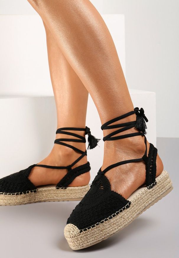 Renee - Czarne Espadryle Lasthyne. Kolor: czarny. Materiał: materiał, koronka. Wzór: ze splotem, koronka. Sezon: lato. Obcas: na platformie. Styl: elegancki