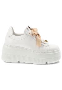 Sneakersy damskie Karino, cholewka ze skóry naturalnej gładkiej ozdobne sznurowanie z szerokimi wstążkami masywna podwyższona podeszwa zapewniająca s. Okazja: na co dzień. Zapięcie: sznurówki. Kolor: biały. Materiał: skóra. Szerokość cholewki: normalna. Wzór: gładki. Obcas: na platformie. Styl: elegancki, casual #8