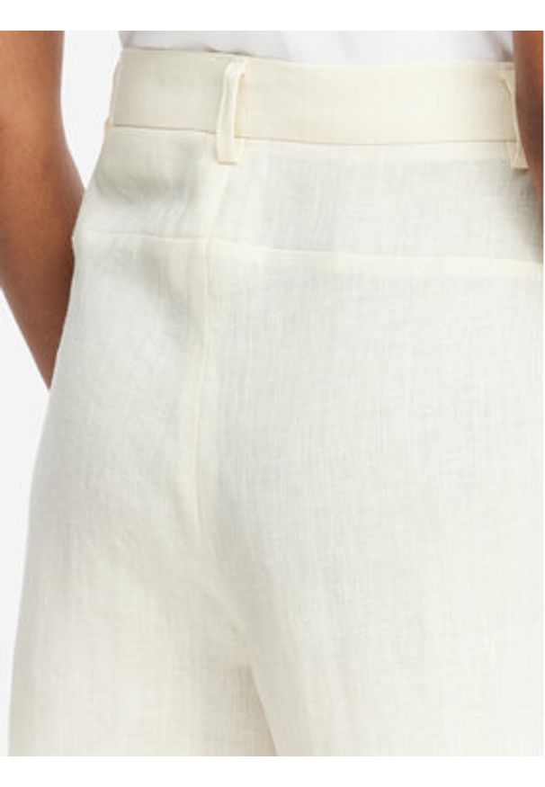 Marella Szorty materiałowe Adorni 2615141032 Écru Regular Fit. Kolor: kremowy. Materiał: len