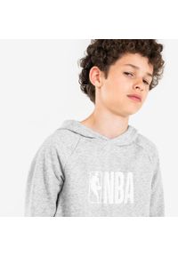 TARMAK - Bluza z kapturem do koszykówki dla dzieci Tarmak NBA 900. Typ kołnierza: kaptur. Kolor: wielokolorowy, czarny, szary. Materiał: materiał, tkanina. Sport: koszykówka