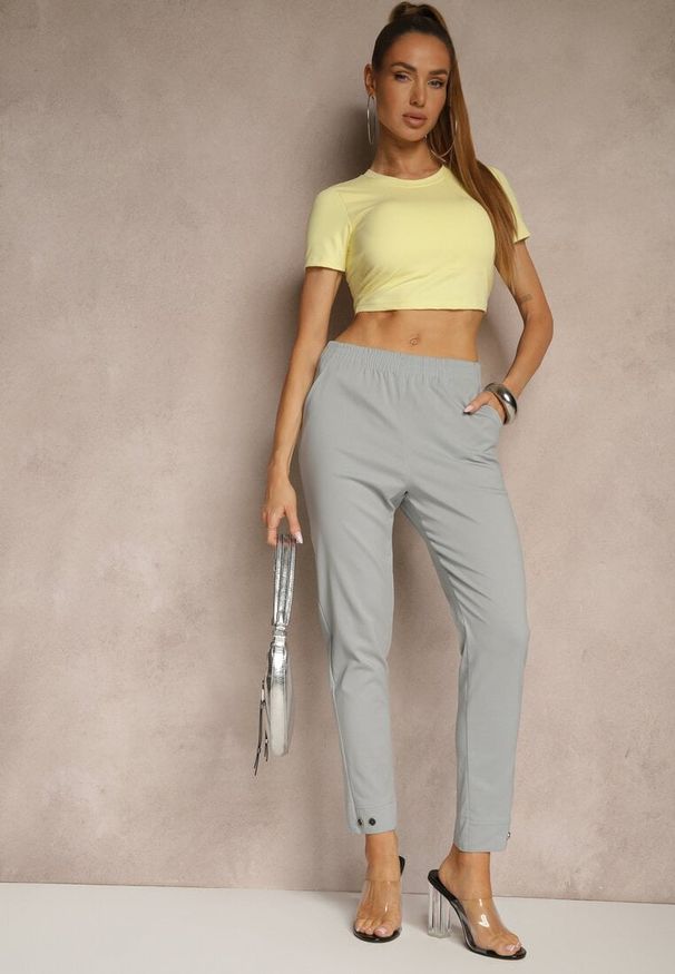Renee - Szare Spodnie z Wiskozą High Waist i Ozdobnymi Napami Redaira. Okazja: na co dzień. Stan: podwyższony. Kolor: szary. Materiał: wiskoza. Wzór: aplikacja. Styl: sportowy, elegancki, casual