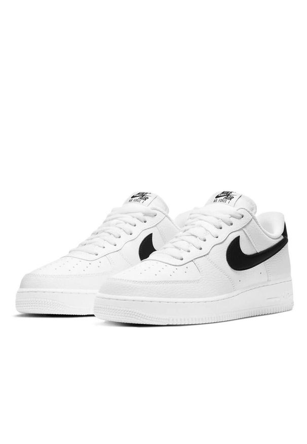 Buty do chodzenia męskie Nike Air Force 1 07. Zapięcie: sznurówki. Kolor: biały. Materiał: materiał, guma, syntetyk. Szerokość cholewki: normalna. Model: Nike Air Force. Sport: turystyka piesza