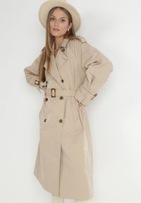Born2be - Beżowy Płaszcz Trencz Dwurzędowy z Paskiem Cloimia. Okazja: na co dzień. Kolor: beżowy. Materiał: dzianina. Długość rękawa: długi rękaw. Długość: do kolan. Styl: wizytowy, casual, klasyczny, elegancki #3