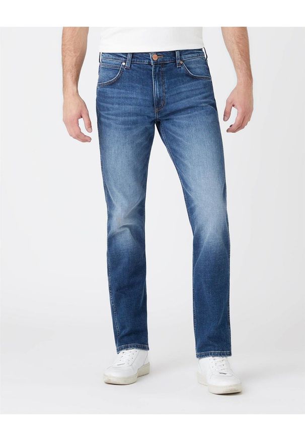 Wrangler - WRANGLER GREENSBORO MĘSKIE SPODNIE JEANSOWE BLUE SWEEP W15Q28294