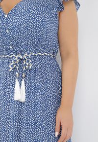 Born2be - Niebieska Sukienka Tudanna. Typ kołnierza: dekolt w kształcie V. Kolor: niebieski. Materiał: tkanina, materiał. Wzór: ażurowy, aplikacja, kwiaty. Długość: maxi #2