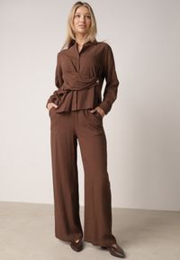 Born2be - Brązowy Wiskozowy Komplet Asymetryczna Koszula i Spodnie z Kieszeniami Moneia. Kolor: brązowy. Materiał: wiskoza #6