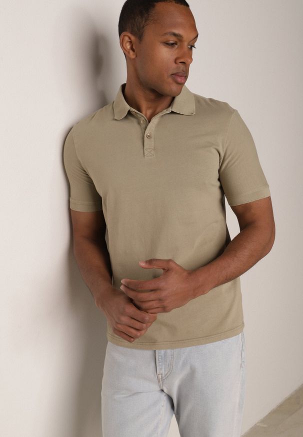 Born2be - Ciemnozielona Gładka Koszulka Polo o Klasycznym Kroju Sinopea. Okazja: na co dzień, do pracy, na spotkanie biznesowe. Typ kołnierza: polo. Kolor: zielony. Materiał: jeans. Wzór: gładki. Styl: klasyczny