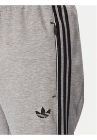 Adidas - adidas Spodnie dresowe Spacer Teamgeist 26 Cutline Cuffed KR7072 Szary Regular Fit. Kolor: szary. Materiał: bawełna. Sport: turystyka piesza #2