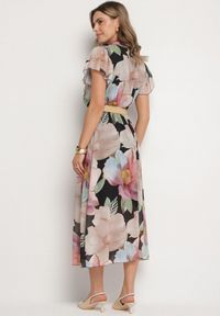 Born2be - Czarna Sukienka o Rozkloszowanym Kroju z Wiązaniem przy Dekolcie i Paskiem Sorilina. Okazja: na co dzień. Kolor: czarny. Długość rękawa: krótki rękaw. Wzór: kwiaty. Styl: casual, elegancki #7