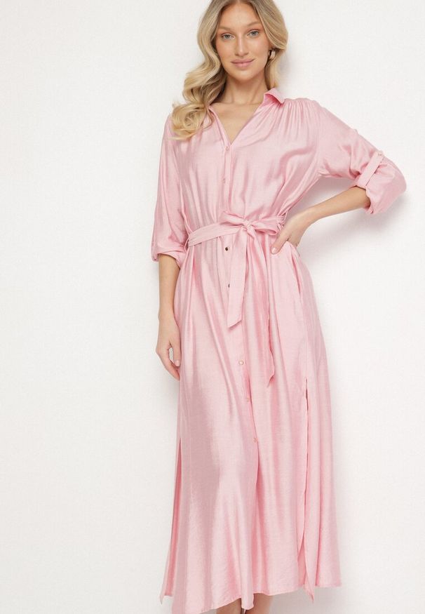 Born2be - Różowa Koszulowa Sukienka z Wiskozą i Paskiem Clesaura. Okazja: na imprezę, na co dzień. Typ kołnierza: dekolt w serek. Kolor: różowy. Materiał: wiskoza. Długość rękawa: długi rękaw. Typ sukienki: koszulowe. Styl: casual, klasyczny