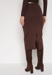 Born2be - Brązowa Ołówkowa Spódnica z Wiskozą Zdobiona Rozcięciem i Paskiem Rowedela. Okazja: na co dzień. Kolor: brązowy. Materiał: wiskoza. Wzór: aplikacja. Styl: casual, elegancki #2