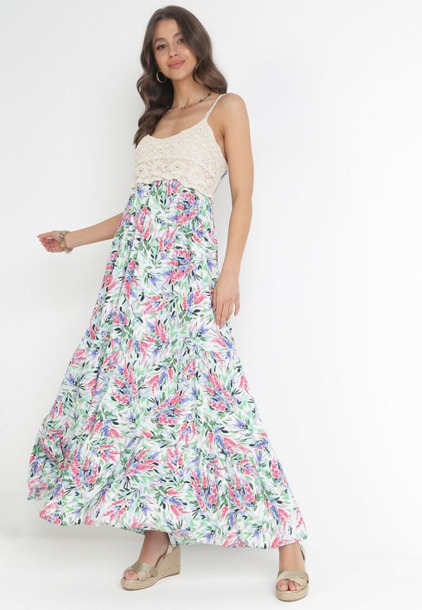 Born2be - Zielona Wiskozowa Sukienka Maxi z Szydełkową Górą i Rozkloszowanym Dołem Eumila. Kolor: zielony. Materiał: wiskoza. Długość rękawa: na ramiączkach. Sezon: wiosna, lato. Typ sukienki: rozkloszowane. Długość: maxi