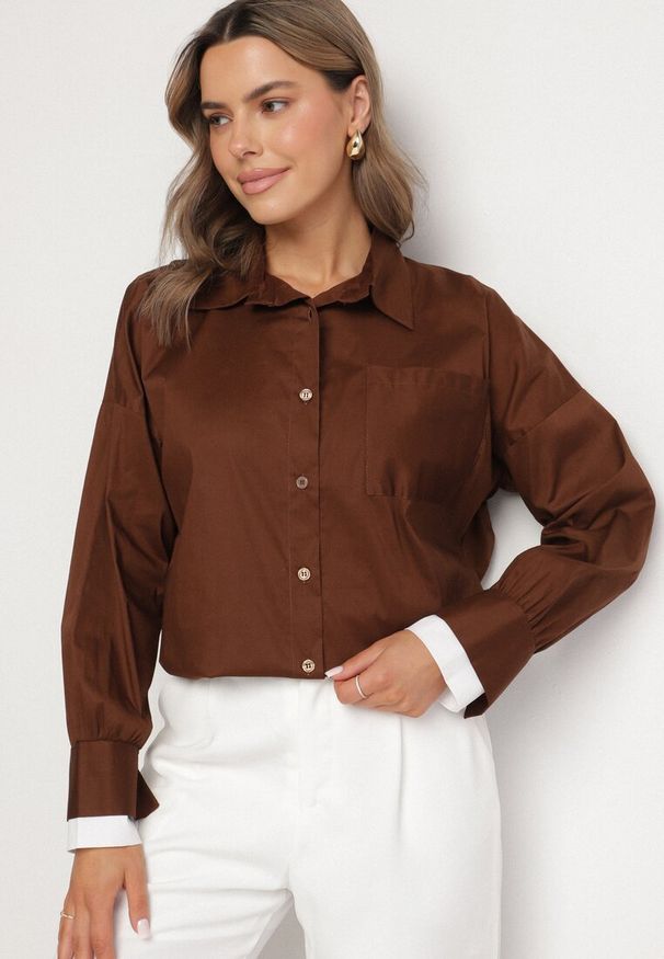 Born2be - Brązowa Klasyczna Koszula z Bawełny o Kroju Oversize Ronavelle. Okazja: na spotkanie biznesowe, do pracy, na co dzień. Typ kołnierza: kołnierzyk klasyczny. Kolor: brązowy. Materiał: bawełna. Długość rękawa: długi rękaw. Długość: długie. Wzór: aplikacja. Styl: klasyczny