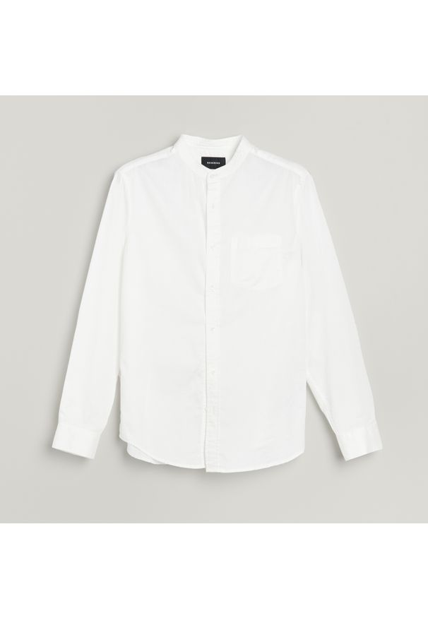 Reserved - Gładka koszula slim fit ze stójką - Biały. Typ kołnierza: kołnierzyk stójkowy. Kolor: biały. Wzór: gładki