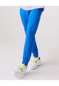 Lacoste - LACOSTE - Niebieskie spodnie dresowe Sport Tennis. Kolor: niebieski. Materiał: dresówka. Wzór: haft. Sport: kolarstwo, fitness #1