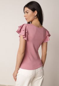 Born2be - Różowa Bawełniana Bluzka o Prostym Kroju z Krótkim Rękawem z Falbanek Himoni. Okazja: do pracy, na co dzień. Typ kołnierza: kołnierz z falbankami. Kolor: różowy. Materiał: bawełna. Długość rękawa: krótki rękaw. Długość: krótkie. Styl: elegancki, klasyczny, casual #2