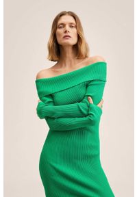 mango - Mango sukienka Sharpei kolor zielony midi dopasowana. Typ kołnierza: dekolt hiszpanka. Kolor: zielony. Materiał: włókno, dzianina. Długość rękawa: długi rękaw. Wzór: gładki. Typ sukienki: dopasowane. Długość: midi #6