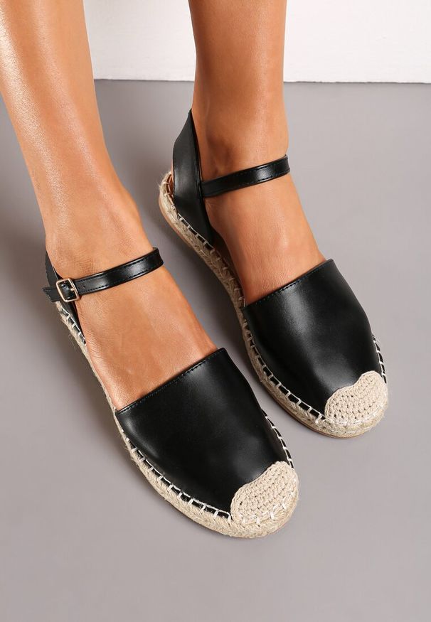 Born2be - Czarne Płaskie Espadryle z Zakrytym Noskiem Ozdobione Plecionką Beliosa. Kolor: czarny. Wzór: aplikacja. Sezon: lato