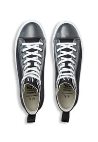 Sneakersy męskie czarne Armani Exchange XUZ021 XV212 00002. Kolor: czarny