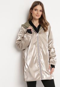 Born2be - Ciemnozielona Kurtka Dwustronna z Nieodpinanym Kapturem i Metalicznym Efektem Lirednil. Kolor: zielony. Wzór: gładki. Styl: elegancki #1