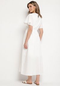 Born2be - Biała Bawełniana Sukienka Boho o Rozkloszowanym Kroju z Haftem i Frędzlami Modixa. Okazja: na co dzień. Typ kołnierza: dekolt w serek. Kolor: biały. Materiał: bawełna. Długość rękawa: krótki rękaw. Wzór: haft. Typ sukienki: rozkloszowane. Styl: boho #4