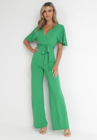 Born2be - Zielony Długi Kombinezon z Kopertowym Dekoltem i Ozdobnym Wiązaniem Abrarani. Okazja: na spotkanie biznesowe. Kolor: zielony. Długość: długie. Styl: elegancki, biznesowy #2