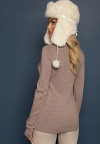 Renee - Beżowy Klasyczny Golf ze Ściągaczami przy Rękawach Felinia. Typ kołnierza: golf. Kolor: beżowy. Materiał: jeans. Długość rękawa: długi rękaw. Długość: długie. Wzór: aplikacja, bez wzorów. Styl: klasyczny