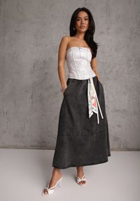 Renee - Czarna Bawełniana Spódnica Jeansowa o Rozkloszowanym Kroju z Ozdobnym Paskiem Eatiane. Okazja: na co dzień. Kolor: czarny. Materiał: jeans, bawełna. Styl: casual, klasyczny #2