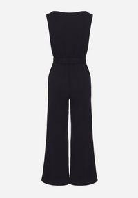 Born2be - Granatowy Kombinezon z Wywijanym Dekoltem w Łódkę i Paskiem z Klamrą Galithiela. Okazja: na co dzień. Kolor: niebieski. Wzór: aplikacja. Styl: elegancki, casual, klasyczny #6