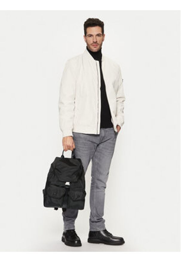 Calvin Klein Jeans Plecak Speed Clip Ut Flap Backpack35 Ny K50K513022 Czarny. Kolor: czarny. Materiał: materiał