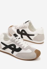 Born2be - Białe Sneakersy Ozdobione Geometrycznym Motywem Ardetia. Okazja: na co dzień. Kolor: biały. Materiał: jeans. Wzór: aplikacja, geometria #3