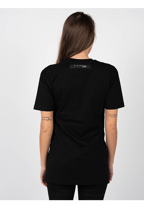 John Richmond - Richmond Sport T-Shirt | RWA22014TS | Kobieta | Czarny. Kolor: czarny. Materiał: bawełna. Długość rękawa: krótki rękaw. Długość: krótkie. Wzór: nadruk, aplikacja. Styl: sportowy
