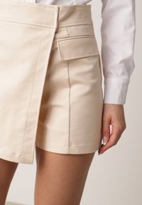 Born2be - Beżowe Spódnico-Szorty z Bawełną Ozdobione Imitacją Kieszeni Tinorina. Okazja: na spacer. Kolor: beżowy. Materiał: bawełna. Wzór: aplikacja. Sezon: wiosna. Styl: elegancki #7