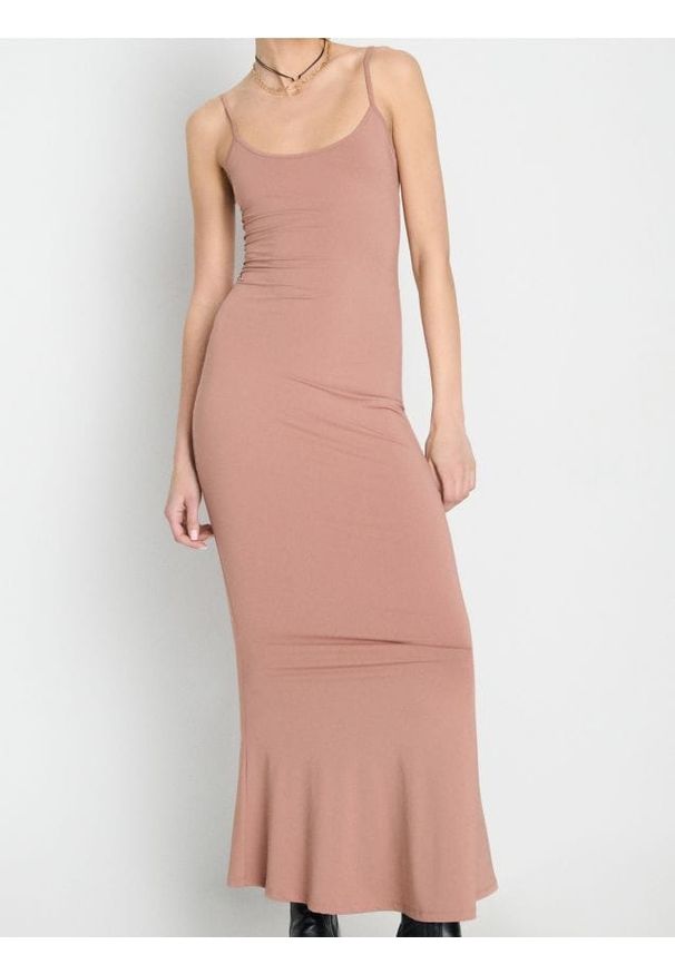 Sinsay - Dopasowana sukienka maxi - beżowy. Kolor: beżowy. Długość: maxi