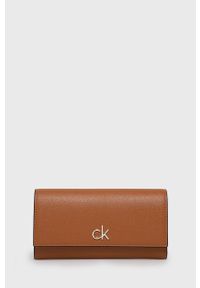 Calvin Klein - Portfel. Kolor: brązowy. Materiał: materiał. Wzór: gładki #1