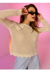 Sinsay - Bawełniany ażurowy sweter z haftowanymi kwiatami - kremowy. Kolor: kremowy. Materiał: bawełna. Wzór: ażurowy, haft, kwiaty #1