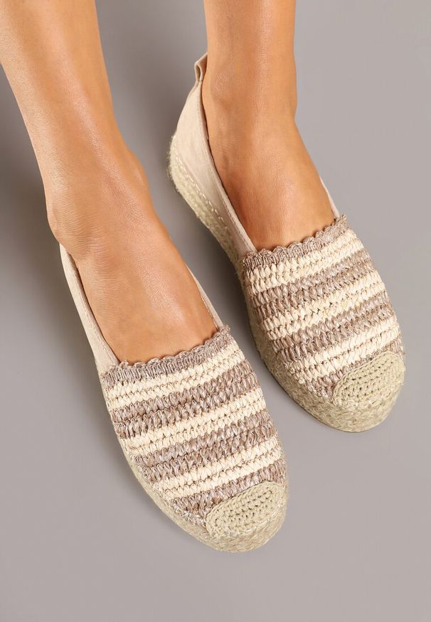 Renee - Ciemnobeżowe Espadryle na Platformie Ozdobione Plecionką w Stylu Boho Lelisse. Okazja: na co dzień. Kolor: beżowy. Wzór: aplikacja. Sezon: lato. Obcas: na platformie. Styl: boho