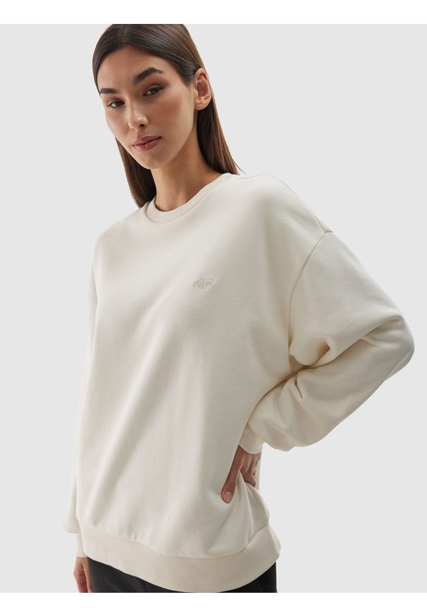 4f - 4F Bluza dresowa nierozpinana bez kaptura uniseks - biała S. Okazja: na co dzień. Typ kołnierza: bez kaptura. Kolor: biały. Materiał: dresówka. Wzór: gładki, ze splotem. Styl: klasyczny, sportowy, casual