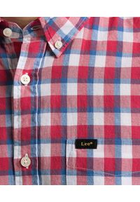 Lee - LEE BUTTON DOWN SS MĘSKA KOSZULA W KRATĘ REAL RED L886OFUI. Typ kołnierza: button down