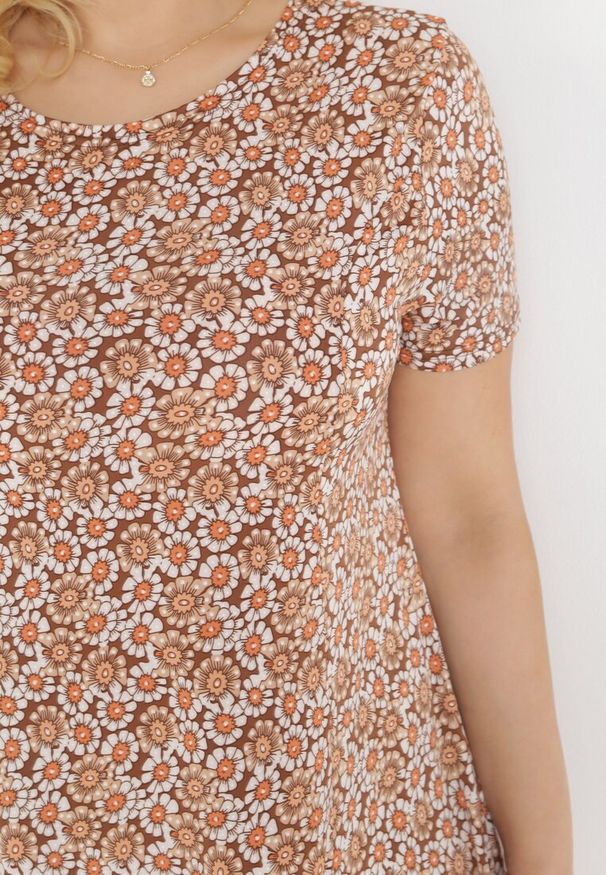 Born2be - Ciemnobeżowa Trapezowa Sukienka Mini w Kwiatowy Wzór Aganis. Kolor: beżowy. Materiał: materiał. Długość rękawa: krótki rękaw. Wzór: kwiaty. Typ sukienki: trapezowe. Długość: mini