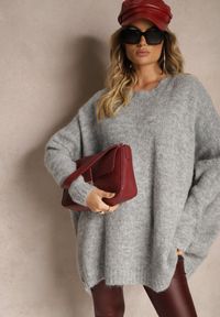 Renee - Jasnoszary Casualowy Sweter Oversize Allethia. Okazja: na co dzień. Kolor: szary. Długość rękawa: długi rękaw. Długość: długie. Styl: casual #5