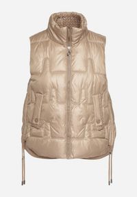 Born2be - Ciemnobeżowa Pikowana Kamizelka ze Stójką i Troczkami Terilanna. Typ kołnierza: kołnierzyk stójkowy. Kolor: beżowy. Materiał: jeans. Styl: elegancki #4