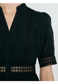 Big-Star - Sukienka damska midi z kwiatowym haftem czarna Aniela 906. Kolor: czarny. Materiał: bawełna, tkanina, koronka. Długość rękawa: krótki rękaw. Wzór: kwiaty, haft. Styl: klasyczny, elegancki. Długość: midi #6